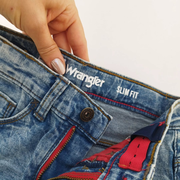 شلوار جین پسرانه Wrangler رنگ آبی سنگشور*ایراد دار*